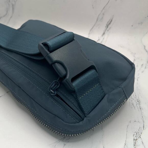 New Everyday Ocean Blue Standard Size Fanny Pack / Waist Pack - Picture 2 of 6